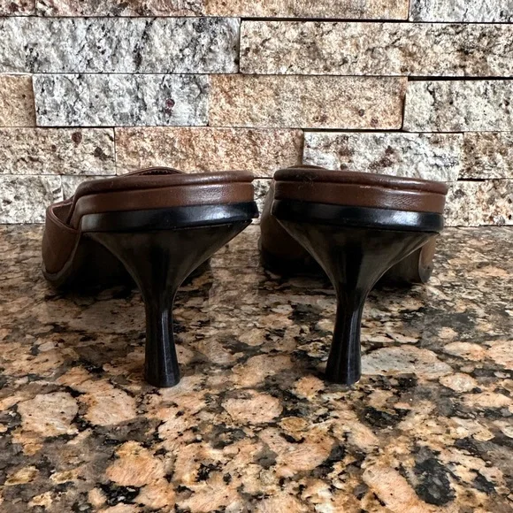 The Row Lauren Leather Kitten-Heel Mules in Cipria - Picture 10 of 14